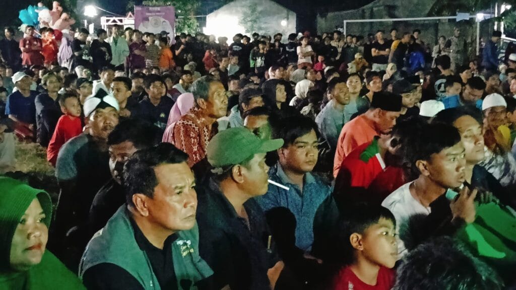 Dukung Timnas Lolos Piala Dunia, Maesyal Rasyid Nobar Bersama Warga Rajeg Tangerang